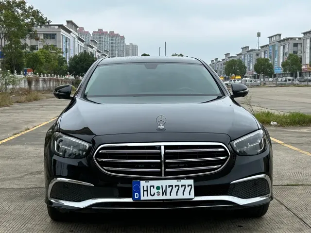 Фотография автомобиля — Mercedes-Benz E-Class