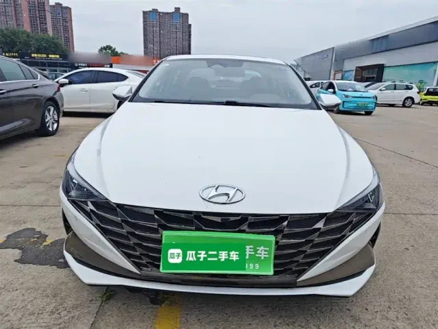 Hyundai Elantra — Фото автомобиля 2