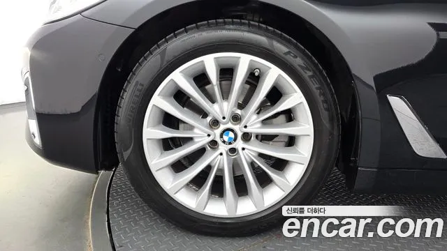 BMW 5 Series G30 — Фото автомобиля 5