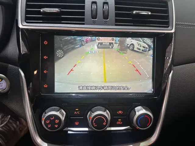 Nissan Tiida — Фото автомобиля 11