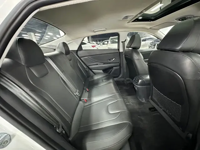 Hyundai Elantra — Фото автомобиля 14