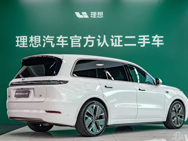 Li Auto L9 — Фото автомобиля 4