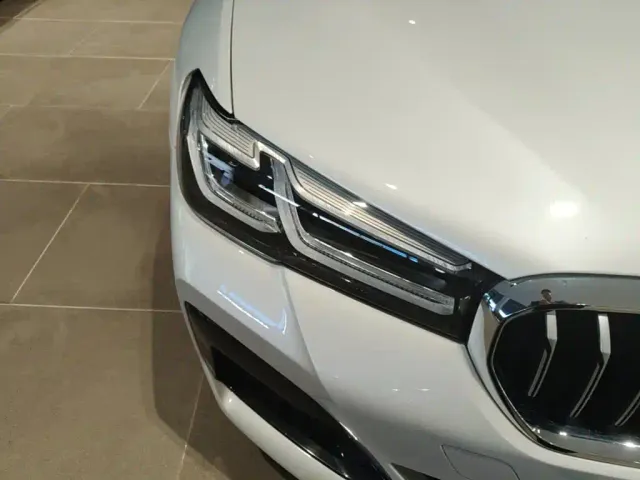 BMW 5 Series — Фото автомобиля 10