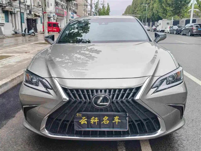 Lexus ES — Фото автомобиля 2