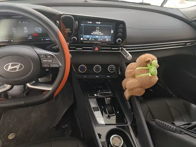 Hyundai Elantra — Фото автомобиля 9