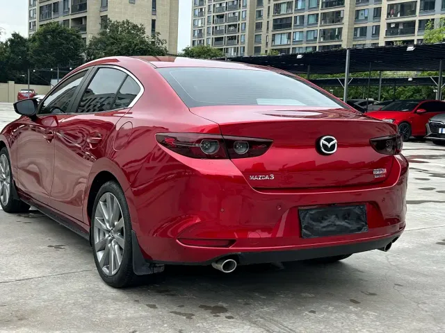 Mazda Axela — Фото автомобиля 21