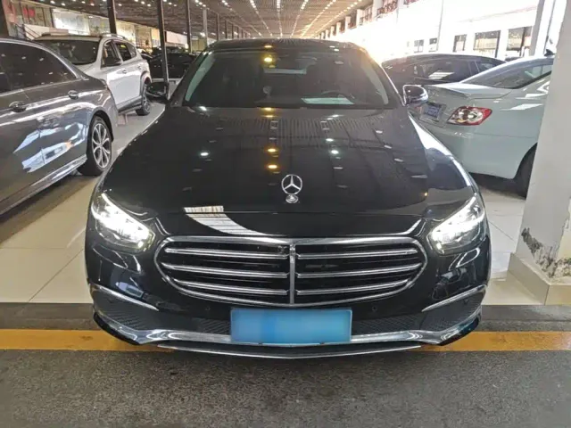 Mercedes-Benz E-Class — Фото автомобиля 2