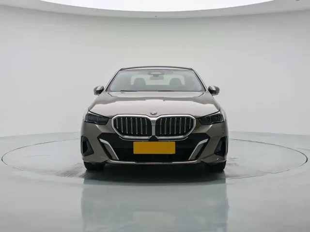 BMW 5 Series — Фото автомобиля 2