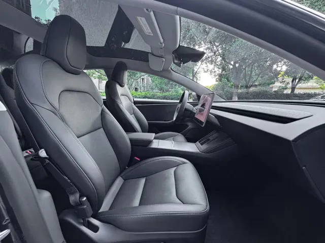 Tesla Model 3 — Фото автомобиля 16