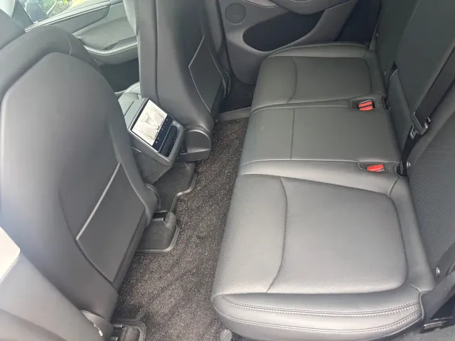 Tesla Model Y — Фото автомобиля 7