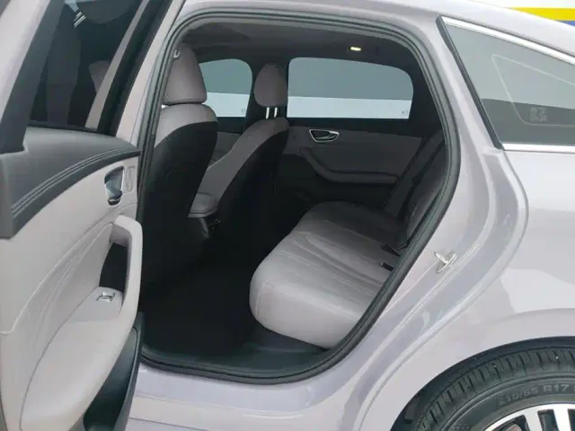 Roewe M7 DMH — Фото автомобиля 11