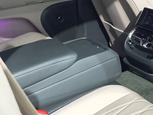 Bentley Flying Spur — Фото автомобиля 16