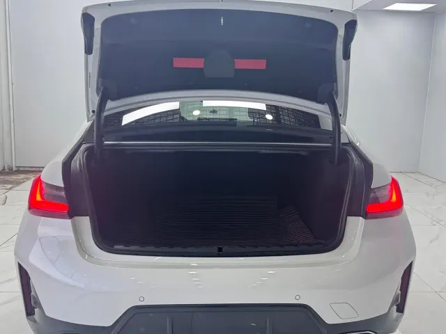 BMW 3 Series — Фото автомобиля 16