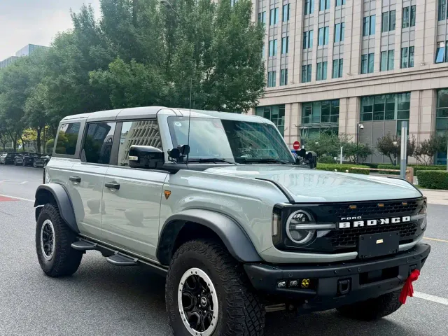 Ford Bronco — Фото автомобиля 3