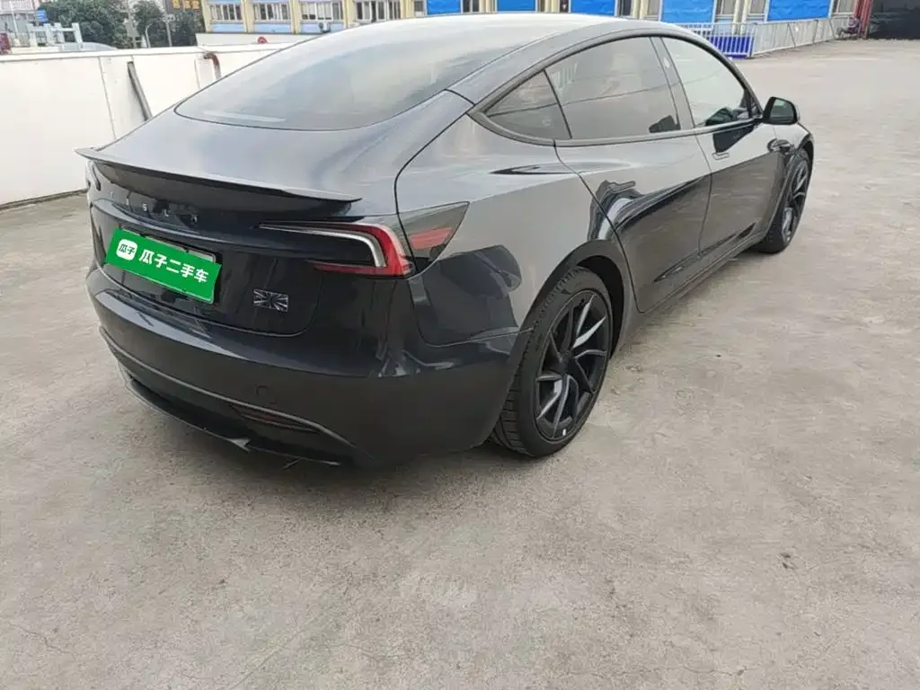 Tesla Model 3 2024 High-Performance All-Wheel Drive Edition — Фото автомобиля 6