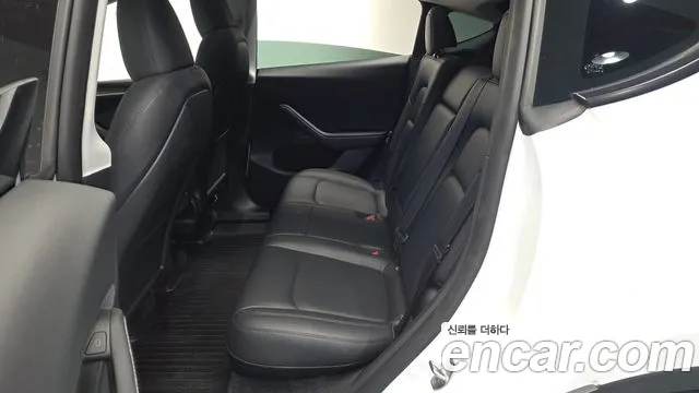 Tesla Model Y — Фото автомобиля 17