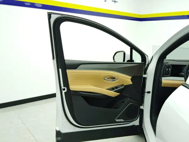 BYD Song L DM-i — Фото автомобиля 7