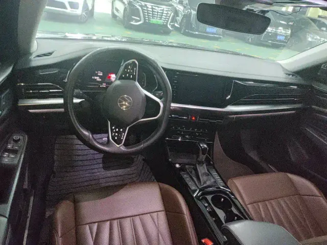Volkswagen Passat — Фото автомобиля 2