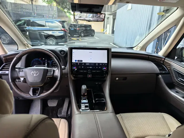 Toyota Alphard — Фото автомобиля 9