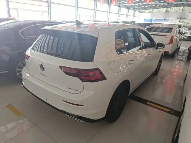 Volkswagen Golf — Фото автомобиля 6