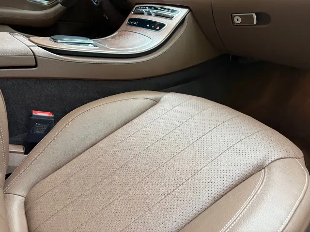 Mercedes-Benz E-Class — Фото автомобиля 15