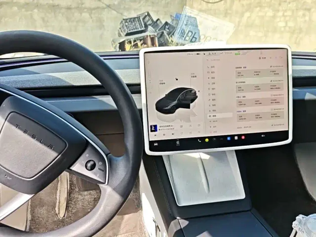 Tesla Model 3 — Фото автомобиля 13