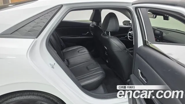 Hyundai AVANTE Новый Avante (CN7) — Фото автомобиля 12