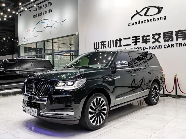 Lincoln Navigator — Фото автомобиля 2