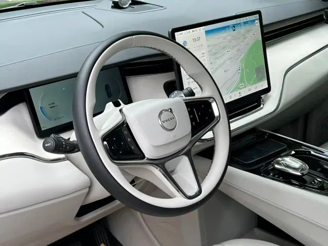 Volvo EM90 — Фото автомобиля 6
