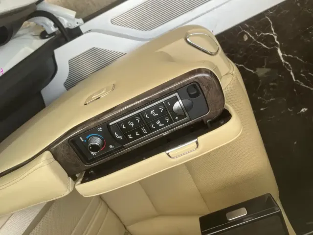 Toyota Vellfire — Фото автомобиля 9