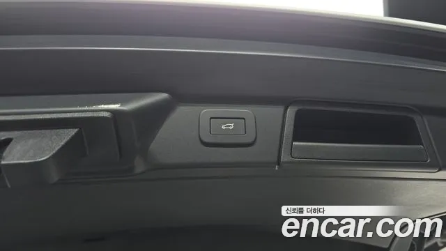 Land Rover Range Rover Velar Range Rover Velar 2.0 P250 R-Dynamic SE — Фото автомобиля 13