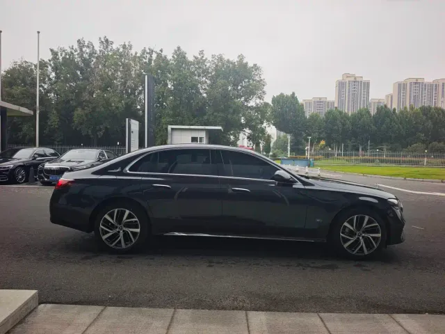 Mercedes-Benz E-Class — Фото автомобиля 4