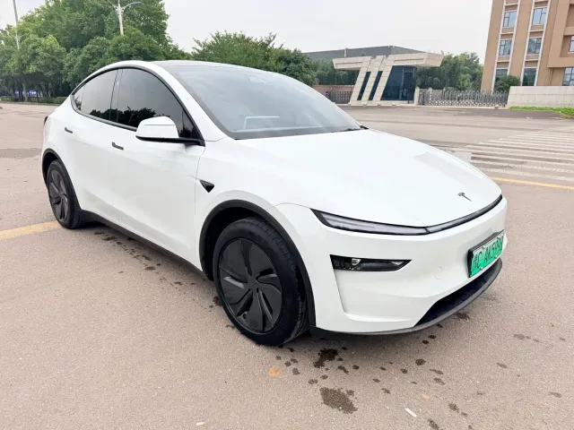 Tesla Model Y 2026 Rear-Wheel Drive — Фото автомобиля 3