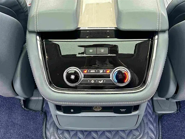 Lincoln Navigator — Фото автомобиля 9
