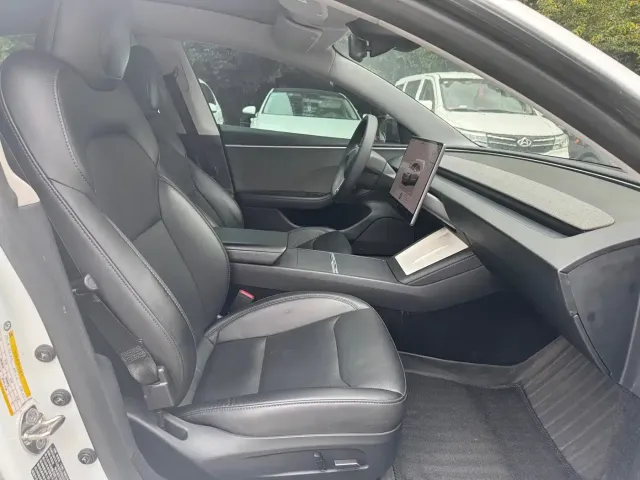 Tesla Model 3 — Фото автомобиля 9