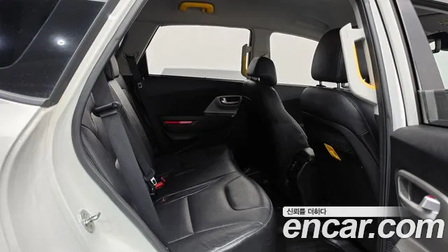 Kia Niro — Фото автомобиля 17