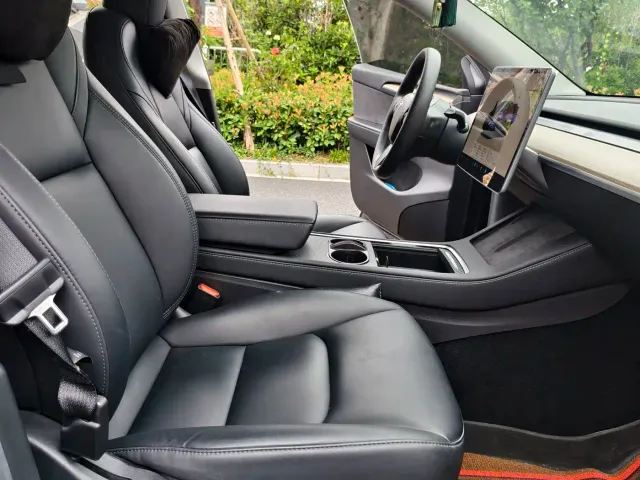 Tesla Model Y — Фото автомобиля 11