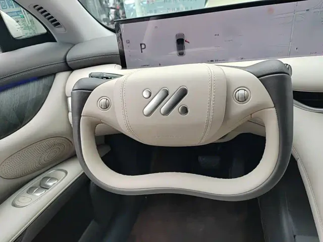 IM Motors LS6 — Фото автомобиля 10