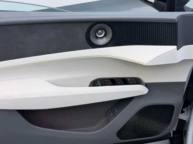 Lotus Emeya — Фото автомобиля 23