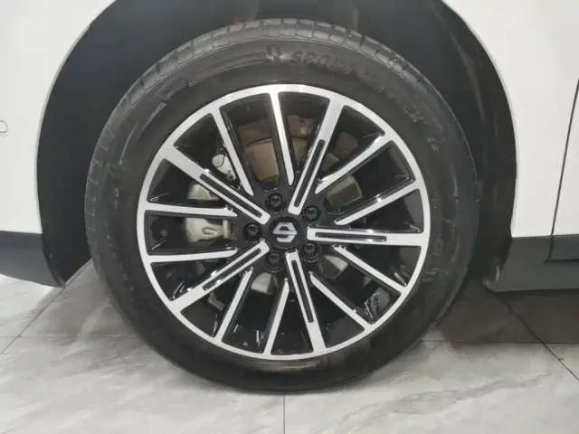 Leapmotor B10 — Фото автомобиля 21