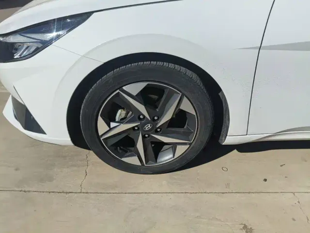 Hyundai Elantra — Фото автомобиля 22
