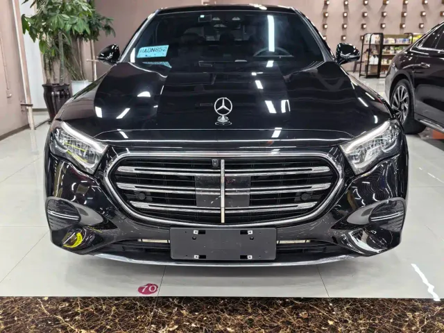 Mercedes-Benz E-Class — Фото автомобиля 2