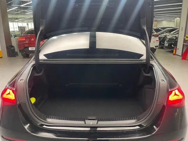 Mercedes-Benz E-Class — Фото автомобиля 19