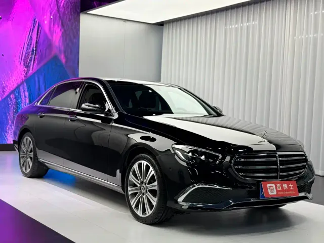 Mercedes-Benz E-Class — Фото автомобиля 3