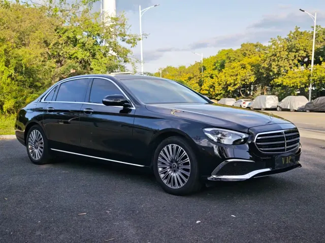 Mercedes-Benz E-Class — Фото автомобиля 3