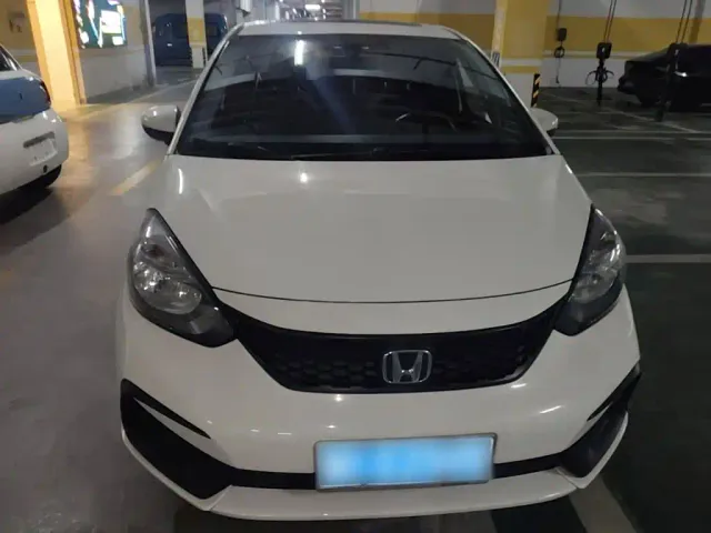 Honda Fit — Фото автомобиля 2