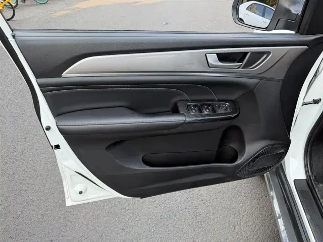 Haval M6 — Фото автомобиля 6