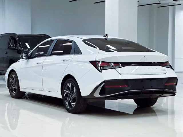 Hyundai Elantra — Фото автомобиля 19