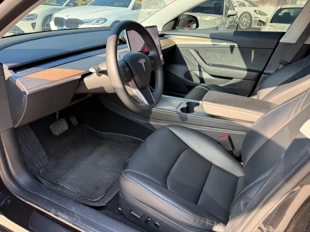 Tesla Model 3 — Фото автомобиля 7