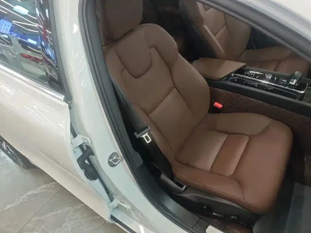Volvo S60 — Фото автомобиля 24